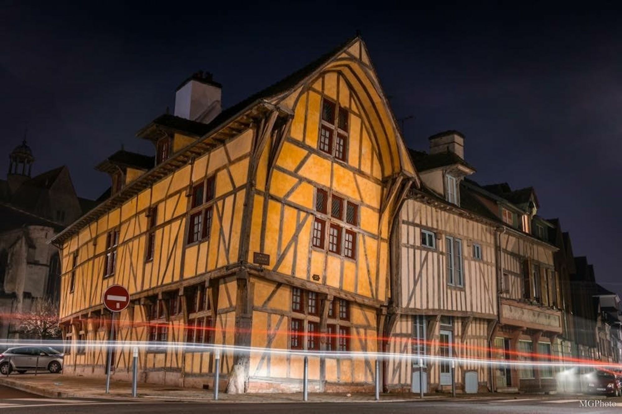 Logis Hotel Du Cirque Troyes Centre Historique Exterior foto